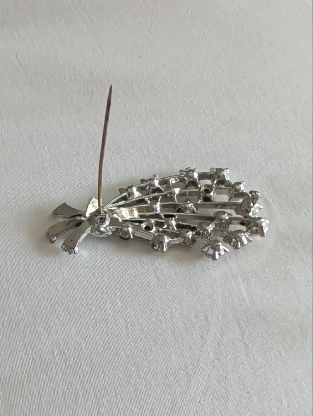 Vintage 1950s Silvertone Waterfall Spray Brooch Pin Clear/Champagne Rhinestones